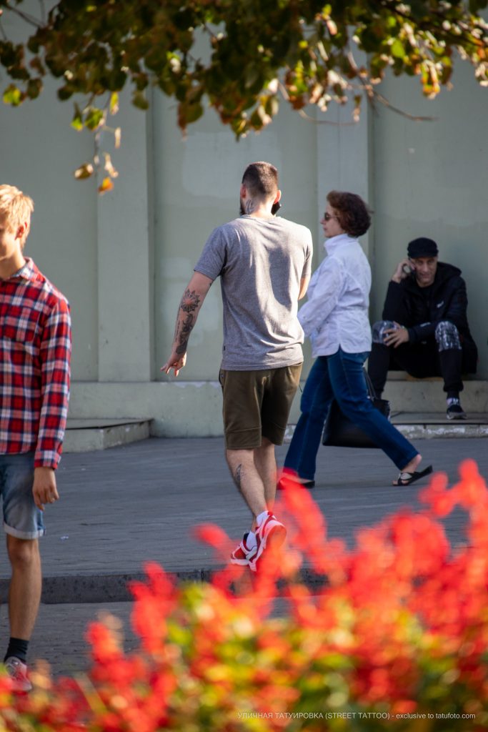 وشم دائري على الكوع وسكين على ذراع الرجل - وشم الشارع - 22/09/2020 - 1