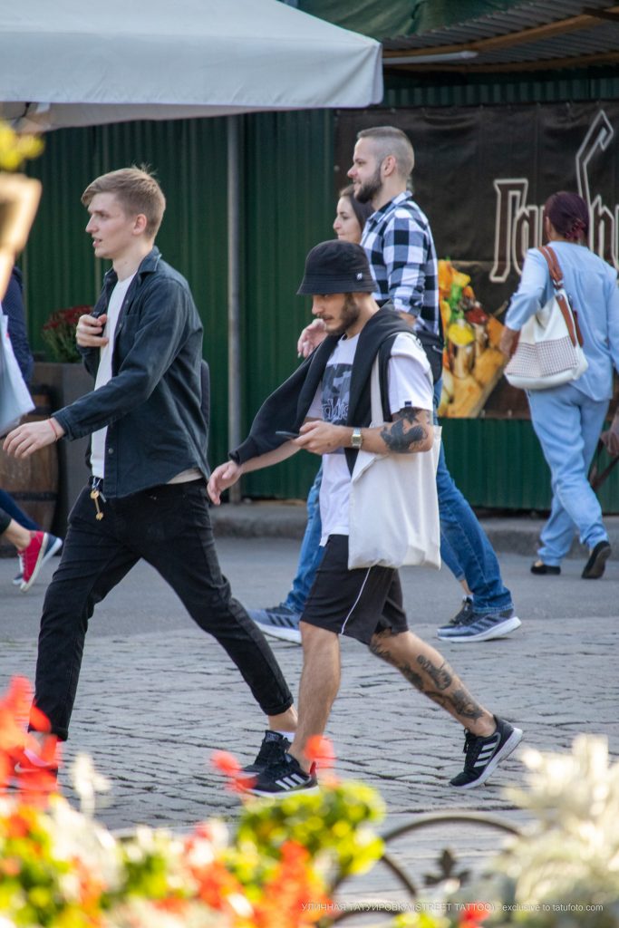 وشم على ذراعي وأرجل رجل - وشم شارع - 22/09/2020 - 1