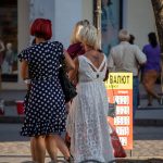 وشم على ظهر امرأة في ثوب أبيض - وشم الشارع - 22/09/2020 - 2