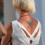 وشم على ظهر امرأة في ثوب أبيض - وشم شارع - 22/09/2020 - 4