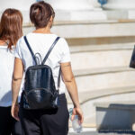 Tatuaż bransoletka z ptakami na prawym ramieniu dziewczyny-mężczyzny - Street tattoo -29.09.2020- 4