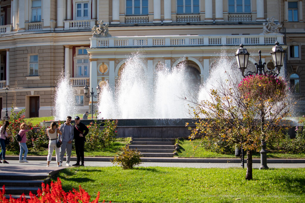 Zdjęcie fontanny w Operze w Odessie - tatuaż uliczny -29.09.