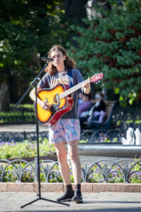 Zdjęcie dziewczyny z gitarą - Street tattoo -29.09.