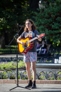 Zdjęcie dziewczyny z gitarą - Street tattoo -29.09.