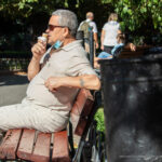 Stary tatuaż z napisem MORNING i słońcem na dłoni mężczyzny - Street tattoo -29.09.