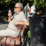 Stary tatuaż z napisem MORNING i słońcem na dłoni mężczyzny - Street tattoo -29.09.