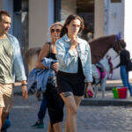 Fragment tatuażu z jaskółką na prawym udzie dziewczyny - Street tattoo -29.09.