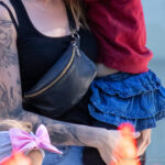 Piękny tatuaż z bocianem i dziewczynką z rękawem na prawym ramieniu dziewczynki - Street tattoo -29.09.