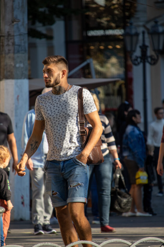 Tatuaż na szyi faceta - Street tattoo -29.09.2020- 4