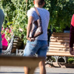 Trzy palmy i tatuaż samolotu na ramieniu faceta - Street tattoo -29.09.2020- 2