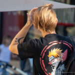 Tatuaż 2 kropki i cytat z buźką na ramieniu faceta - Street tattoo -29.09.2020- 4