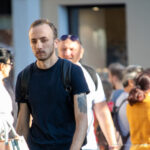 Fragment tatuażu na lewym ramieniu faceta - Street tattoo -29.09.