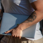 Tatuaż skrzydła na lewym ramieniu faceta - Street tattoo -29.09.