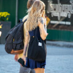 Młoda dziewczyna i facet z pięknymi tatuażami - Street tattoo -29.09.