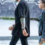 Tatuaż z domkiem na lewym ramieniu faceta - Street tattoo -29.09.2020- 2