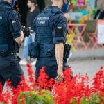 Napis tatuażu po łacinie Mater mea angelus meus est - Moja mama jest moim aniołem na ramieniu faceta z Gwardii Narodowej - 18