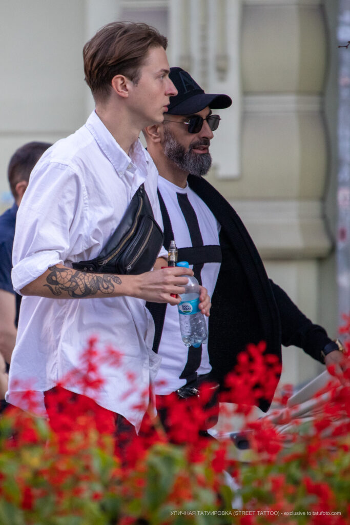 Tatuaż węża na prawym ramieniu faceta - Street tattoo -29.09.