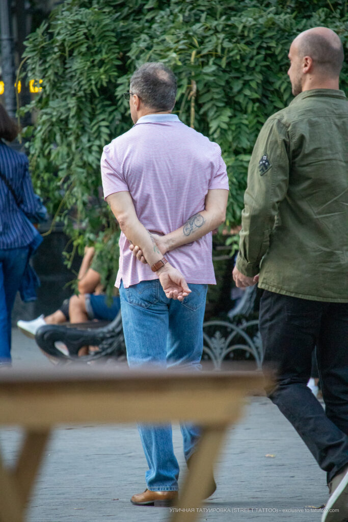 Tatuaż rowerowy na prawym ramieniu mężczyzny - Street tattoo -29.09.