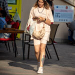 وشم من ورود أرجوانية وحمراء أسفل الساق اليسرى للفتاة - وشم صور شارع № 13 - 06/27/2021 4