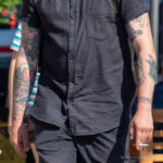 وشم بالورود وقلب على يدي الرجل - وشم شارع الصور № 13 - 06/27/2021 1