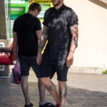 وشم بالورود وقلب على يدي الرجل - وشم صور شارع № 13 - 06/27/2021 5