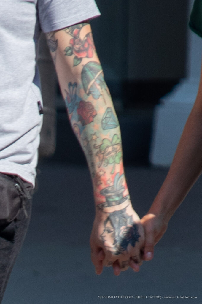 وشم مع وردة وماسة وأرنب وفتاة على ذراع الرجل - وشم Photo Street № 13 - 06/27/2021 1