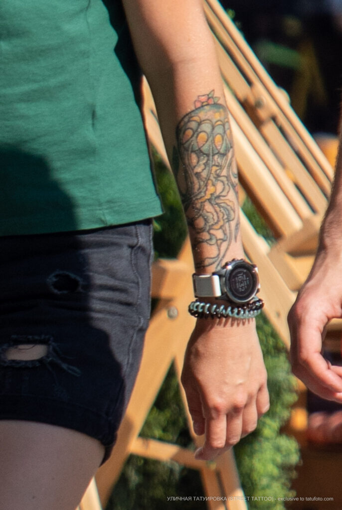 وشم ميدوسا على يد الفتاة - وشم صور شارع № 13 - 06/27/2021 1