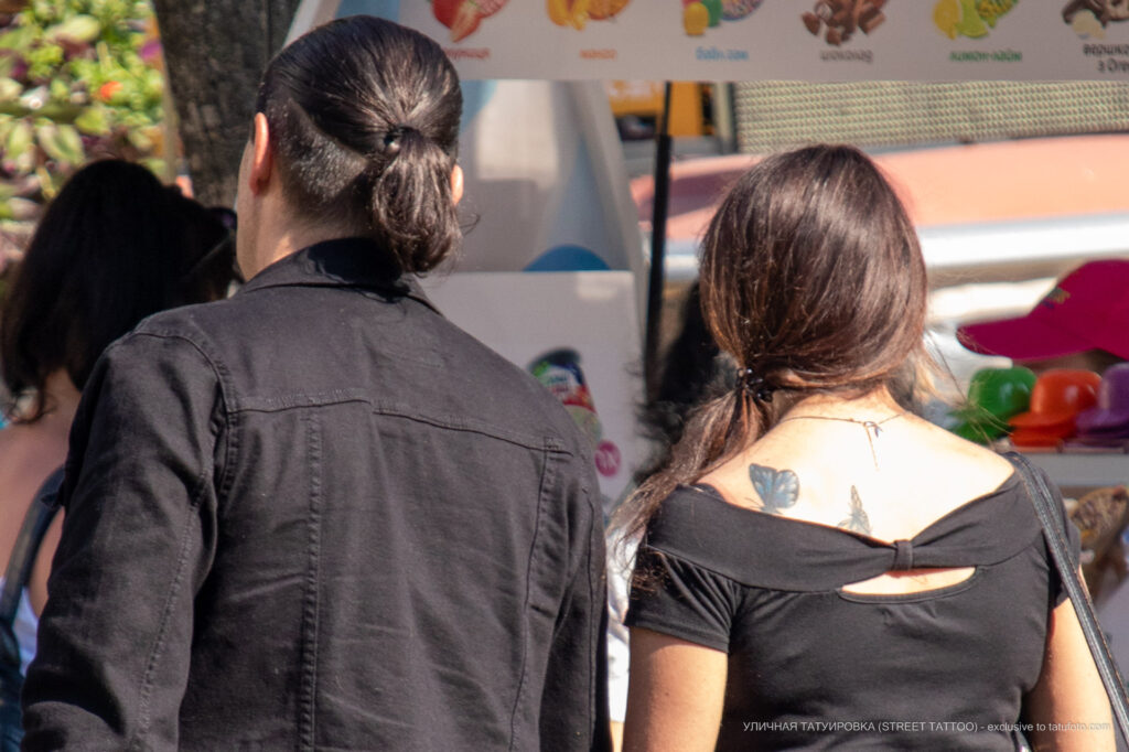 جزء من وشم به فراشات على كتف الفتاة الأيسر - وشم Photo Street № 13 - 06/27/2021 1