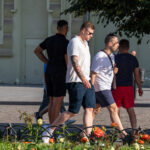 وشم باللونين الأسود والأحمر مع نقوش على الذراع اليمنى للرجل - وشم Photo Street № 13 - 06/27/2021 1