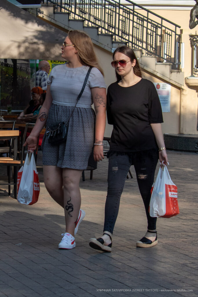 وشم مع ثعبان أسفل ساق الفتاة - وشم صور شارع № 13 - 06/27/2021 2