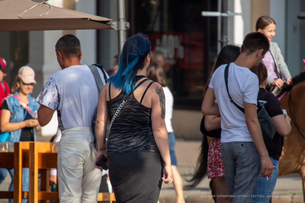 جزء من وشم جمجمة على كتف الفتاة الأيمن - وشم صور شارع № 13 - 06/27/2021 2