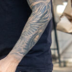 كم وشم الرجل بالورود والأجنحة - وشم شارع الصور № 13-06/27/2021 10