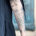 وشم بالورود على اليد اليسرى للفتاة - وشم صور شارع № 13 - 06/27/2021 3