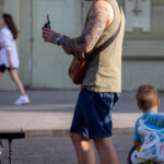 وشم كم مع إله يوناني (صورة) ومركب شراعي على ذراع الرجل الأيمن - وشم صور شارع № 13 - 06/27/2021 1