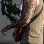 وشم كم مع إله يوناني (صورة) ومركب شراعي على ذراع الرجل الأيمن - وشم صور شارع № 13 - 06/27/2021 4