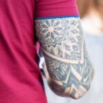 تصاميم الوشم والتصاميم الهندسية على الذراع اليمنى للرجل - وشم Photo Street № 13 - 06/27/2021 4