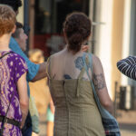 وشم هاندبوك المضحك (وشم مجعد) مع وشق على فتاة - وشم شارع صور № 13 - 06/27/2021 1