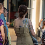 وشم هاندبوك المضحك (وشم مجعد) مع وشق على فتاة - وشم شارع صور № 13 - 06/27/2021 5