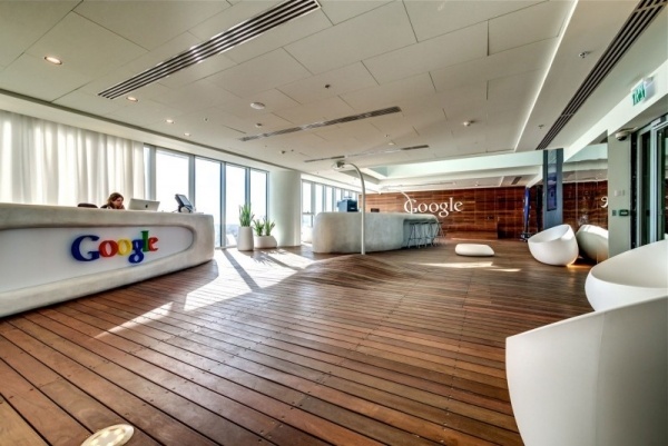moderný kancelársky nábytok recepcia Google office