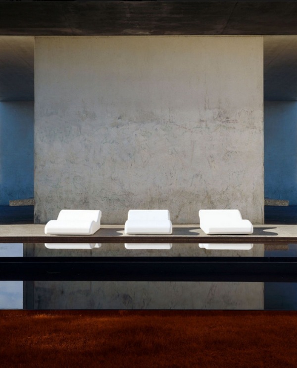 gandia blasco biele moderné dizajnové ležadlá na terasu