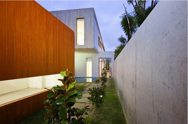 moderné domové sklo a betónové drevo