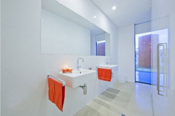 moderný dom zo skla a betónového drezu