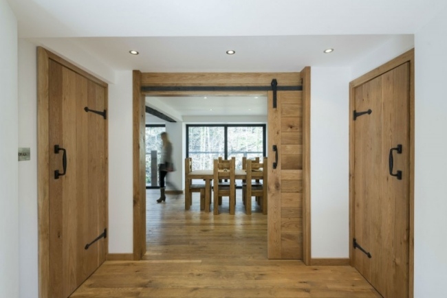 Prestavba interiéru posuvných dverí stodoly Berwyn Mühle