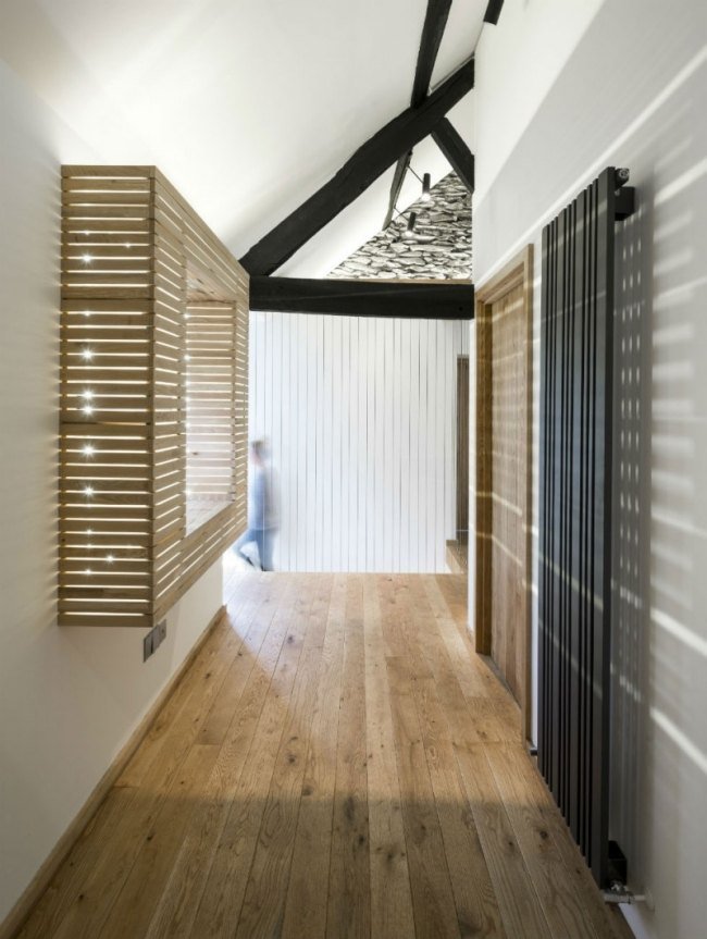 Rekonštrukcia rustikálnej drevenej podlahy mlyna