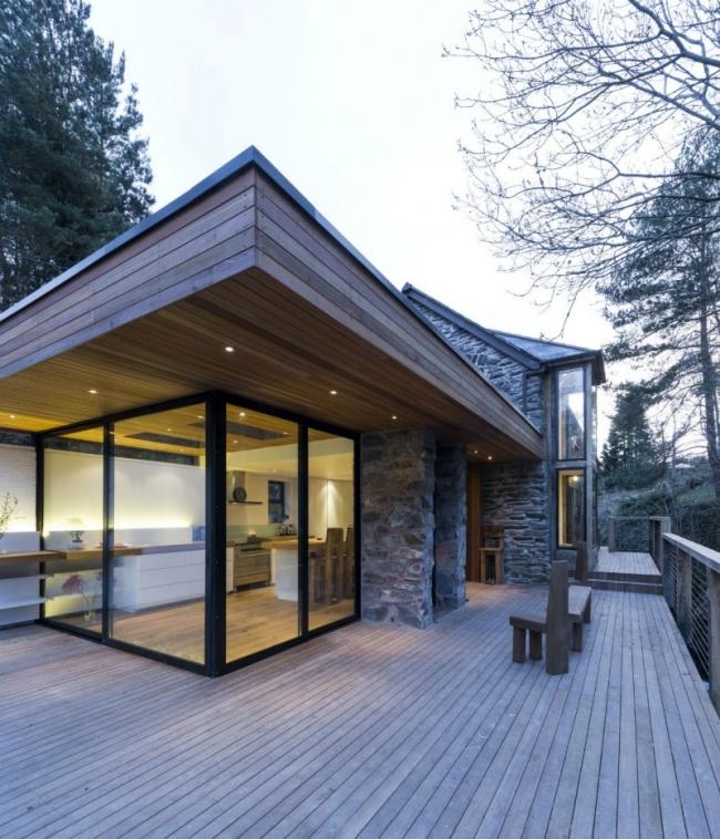 Rekonštrukcia domu, rustikálne zariadenie, drevená terasa