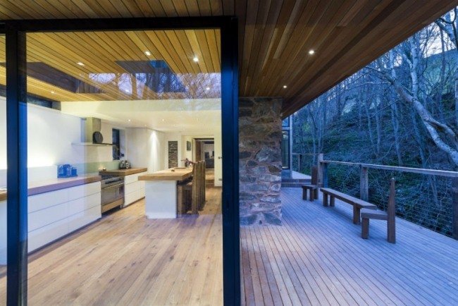 Prestavba mlynského domu terasa kuchynské presklené posuvné dvere