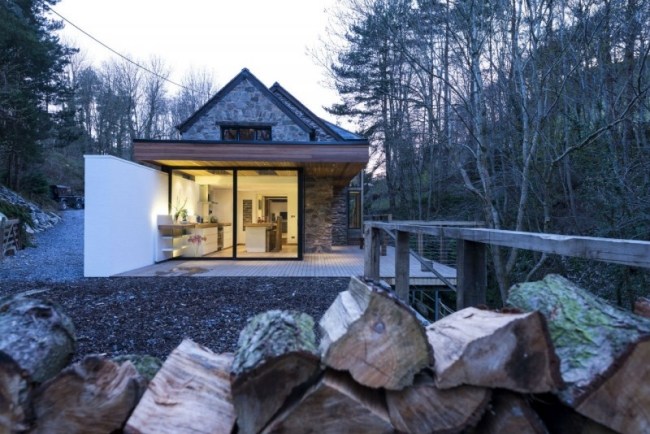 Rekonštrukcia mlyna, lesnej krajiny, presklené posuvné dvere