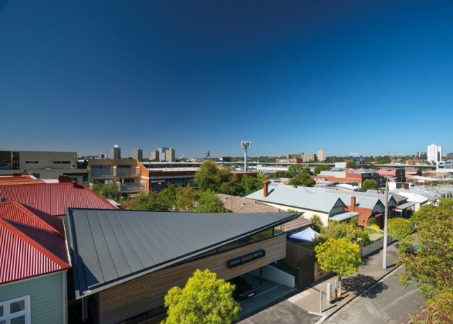 parmica prestavba šikmá strecha čierne plechové panely