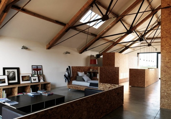 Prerobená-stodola-dom-s-moderným-interiérom-dizajnom-obytným priestorom