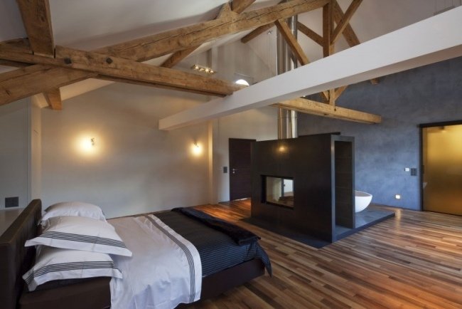 prvky farmy s prvkami z prírodného dreva s modernou architektúrou